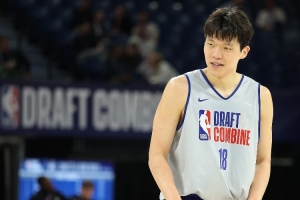 為夢(mèng)想永不止步楊瀚森發(fā)博曬照：用腳步丈量夢(mèng)想的距離