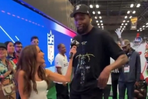 是否會招募威少？杜蘭特：交易剛敲定 現(xiàn)在談這些為時(shí)尚早