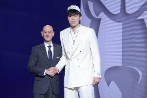 楊瀚森前曾有8位中國(guó)球員被選中??3人未登陸 姚易雙星閃耀??