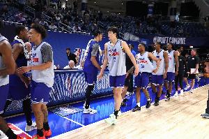 楊瀚森效力CBA2個(gè)賽季獲2次年度最佳新銳 今年入選最佳陣容一陣