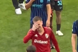 無比傷心！河床世俱杯小組出局，17歲馬斯坦托諾痛哭離場(chǎng)