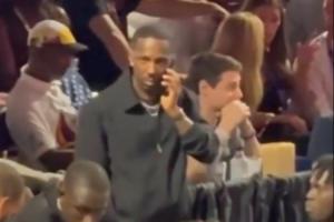 16號(hào)秀~楊瀚森的經(jīng)紀(jì)人富保羅在現(xiàn)場(chǎng)打電話積極幫小楊聯(lián)系球隊(duì)