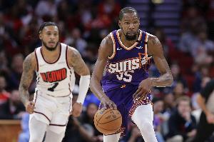 Shams：若火箭想繼續(xù)提升陣容實力或換選秀權(quán) 惠特摩爾可能被交易