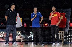 付政浩：姚明當(dāng)年改穿11號因葉莉 易建聯(lián)被雄鹿選中后繼續(xù)穿9號