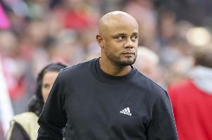 孔帕尼：尚未決定穆西亞拉是否首發(fā) 對陣弗拉門戈是頂級水平比賽