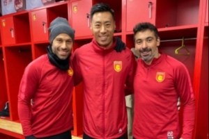 楊程曬與馬斯切拉諾合影：祝你好運(yùn)戰(zhàn)友，更祝愿你能早日成為名帥