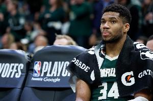 文胖：火刺熱尼等隊在休賽期沒做重大交易是為了有機會簽字母哥