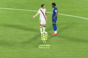 搞心態(tài)！新月后衛(wèi)布萊希將球踢走挑釁B席，曾激怒C羅+梅西