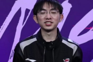 圣槍哥：我想跟李哥還有Ruler交換隊服