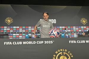 有能！記者：小因扎吉出席新聞發(fā)布會時，受到沙特媒體起立鼓掌