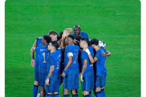 斬獲進(jìn)球！庫(kù)利巴利社媒曬新月球員合照，慶祝擊敗曼城晉級(jí)