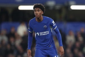 阿奇姆彭：在切爾西踢球我沒有壓力；隊(duì)內(nèi)查洛巴乒乓球打得最好