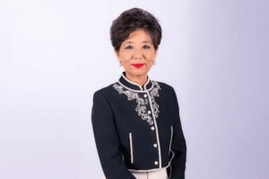 隊(duì)報(bào)介紹里昂女主席米歇爾-康：韓裔美國人，公司估值超10億美元