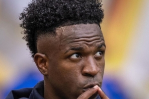 維尼修斯社媒慶祝勝利：我們想要更多！紐約見(jiàn)