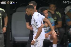 終于等到你！姆巴佩第67分鐘替補(bǔ)登場，換下進(jìn)球功臣貢薩洛