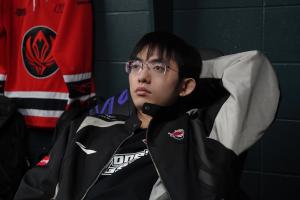 時(shí)隔1335天圣槍哥再在國際賽BO5中取勝！上一次為EDG在S賽奪冠！