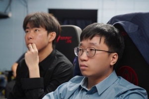 AL官方發(fā)布MSI賽場返圖：Tabe Xiaobai教練組表情嚴肅