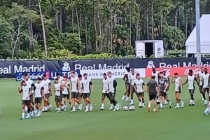 1/4決賽對(duì)多特！記者：姆巴佩參與賽前合練，阿拉巴恩德里克缺席