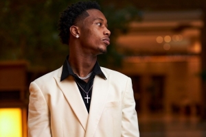 真摯的祝福！?；钊滦橇_恩-霍蘭20歲生日快樂