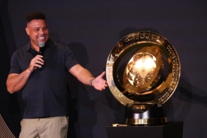 大羅：新世俱杯辦的太晚了&我很想?yún)⒓?，比賽很棒損失假期無(wú)所謂