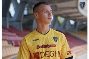 官方：米蘭17歲中鋒卡馬達(dá)租借加盟萊切 合同含買斷&反買斷條款