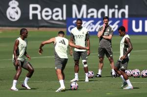 備戰(zhàn)半決賽！記者：皇馬即將搭乘飛機前往紐約，航程約3小時