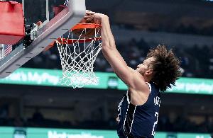 Stein：萊夫利骨折導(dǎo)致運(yùn)動(dòng)總監(jiān)&健康總監(jiān)爆發(fā)爭吵 最終四人被裁