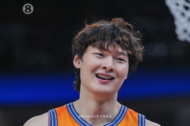 直播吧獨家：上海計劃三年頂薪續(xù)約王哲林