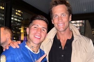 橄欖球傳奇布雷迪觀看世俱杯決賽，恩佐社媒曬合照：