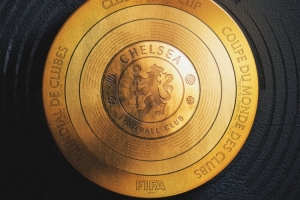 冠軍榮耀！世俱杯官方社媒曬金色切爾西隊徽