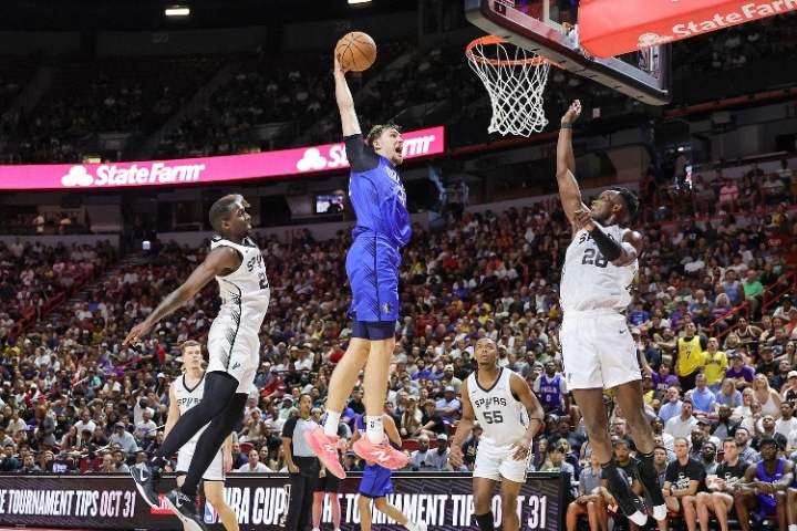 昨天剛砍31分~Stein：預(yù)計(jì)獨(dú)行俠狀元弗拉格不會(huì)出戰(zhàn)剩余夏聯(lián)比賽