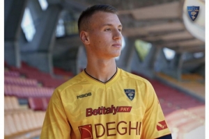 萊切總監(jiān)：卡馬達(dá)是最有才華的年輕天才之一，特點(diǎn)適合我們的戰(zhàn)術(shù)