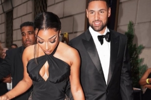 熱戀期分分鐘妙不可言！克萊與馬冬梅走紅毯手拉得賊緊