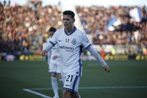 記者：亞特蘭大有意阿斯拉尼，球員可能被納入盧克曼的交易中