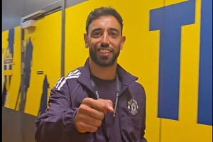 曼聯(lián)球員已抵達比賽現(xiàn)場，B費領(lǐng)銜、新援庫尼亞和萊昂等悉數(shù)在列