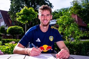 身高1米94！官方：利茲聯(lián)簽下德國(guó)中場(chǎng)斯塔赫，轉(zhuǎn)會(huì)費(fèi)超2000萬歐