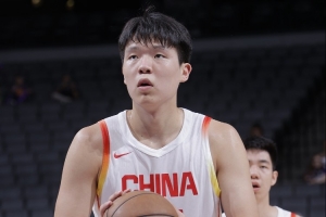 由于周琦情況待定 中國男籃更需楊瀚森在中鋒位置扮演更重的角色