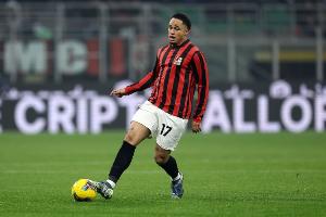 隆戈：博洛尼亞租借＋選擇買斷總價(jià)1600萬(wàn)報(bào)價(jià)奧卡福，遭米蘭拒絕