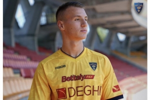 萊切在熱身賽中1-3不敵阿聯(lián)酋國(guó)家隊(duì)，米蘭小將卡馬達(dá)連續(xù)3場(chǎng)破門