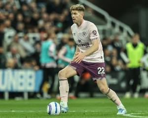 官方：24歲后衛(wèi)內(nèi)森-科林斯被任命為布倫特福德新任隊長