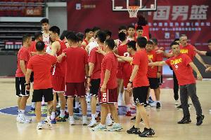 媒體人：看出來中國隊這段時間惡補攻聯(lián)防轉移球 耐心傳導造機會