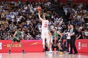 媒體人：胡明軒給內線吊球潤物細無聲 但本場他個人進攻毫無感覺