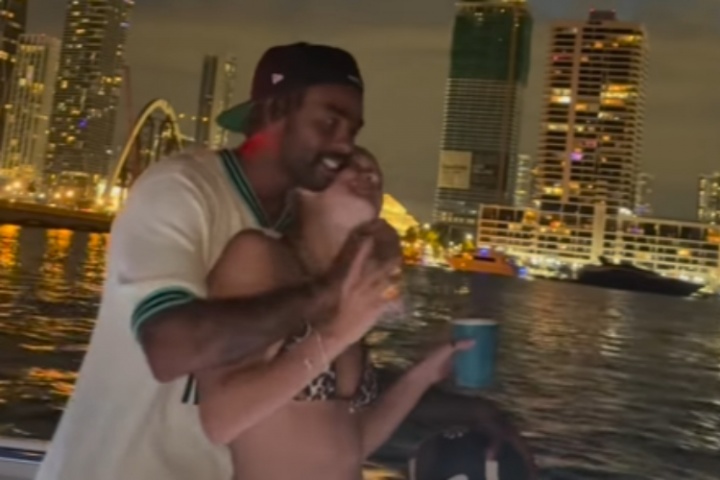 無懼出軌約P流言！拉塞爾和女友在游艇上親密共舞