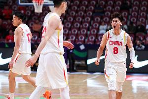 媒體人：小組賽中國(guó)隊(duì)部分球員狀態(tài)起伏 但全隊(duì)互相幫助共渡難關(guān)