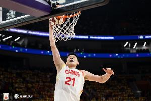 內(nèi)線基本盤！胡金秋10中6拿下13分11板1斷1帽