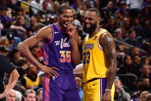 NBA歷史收入榜：老詹超5億創(chuàng)紀(jì)錄 杜庫(kù)緊隨其后 喬治力壓威少濃眉