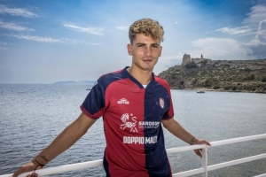 官方：卡利亞里先租后買(mǎi)S-埃斯波西托，據(jù)悉價(jià)格450萬(wàn)歐＋40%二轉(zhuǎn)