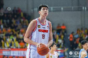 媒體人：徐昕轉(zhuǎn)會(huì)青島是假消息 青島得先把后衛(wèi)的事搞定