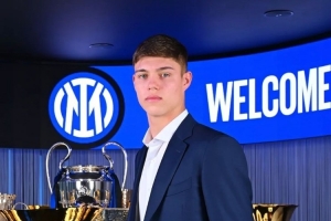 意媒：盡管扎萊夫斯基即將轉(zhuǎn)會(huì)，但國(guó)米也不會(huì)留下帕拉西奧斯