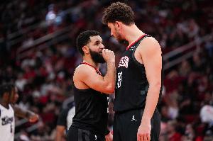 申京：范弗里特是了不起的領(lǐng)袖 他和烏度卡經(jīng)常鞭策我